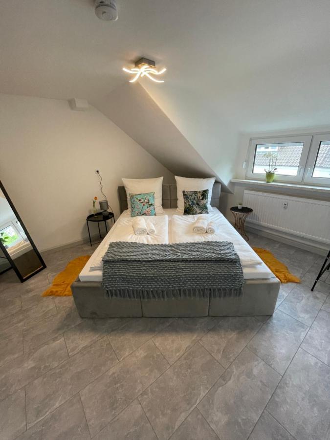 Wen Koenigsberger,Ruhige Dg-Wohnung In Weiden,2 Schlafzimmer,Parkplatz, Zentral! Weiden in der Oberpfalz Exterior photo