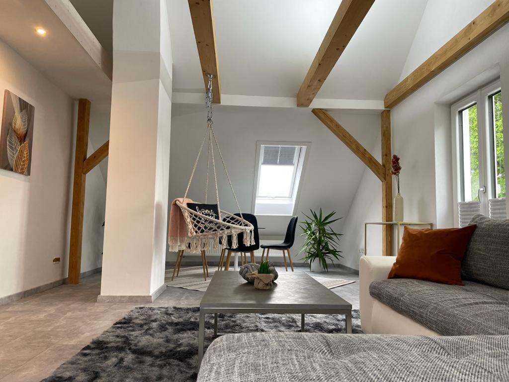 Wen Koenigsberger,Ruhige Dg-Wohnung In Weiden,2 Schlafzimmer,Parkplatz, Zentral! Weiden in der Oberpfalz Exterior photo